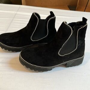 Cape Robbin size 10 black faux suede bootie with silver detail rubber heel